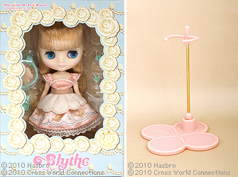 Left  CWC Exclusive Petite Blythe Mademoiselle Chocolat de Q pot.